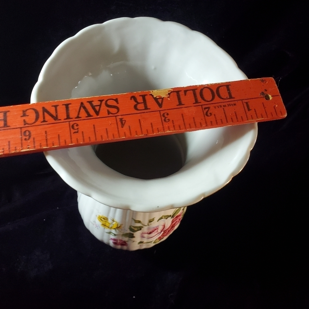 Porcelain Vase - Picture 9 of 12